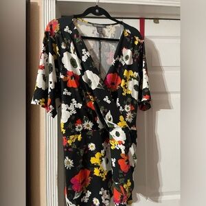 New Kate and Mallory wrap blouse with tie in the back floral size 3X 🌹 G